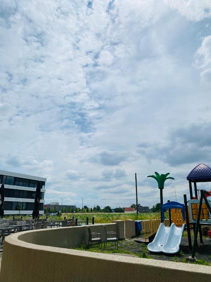 Phoenix Apartments - Monteurwohnung Mit Riesiger Parkflaeche Bielefeld Exteriör bild