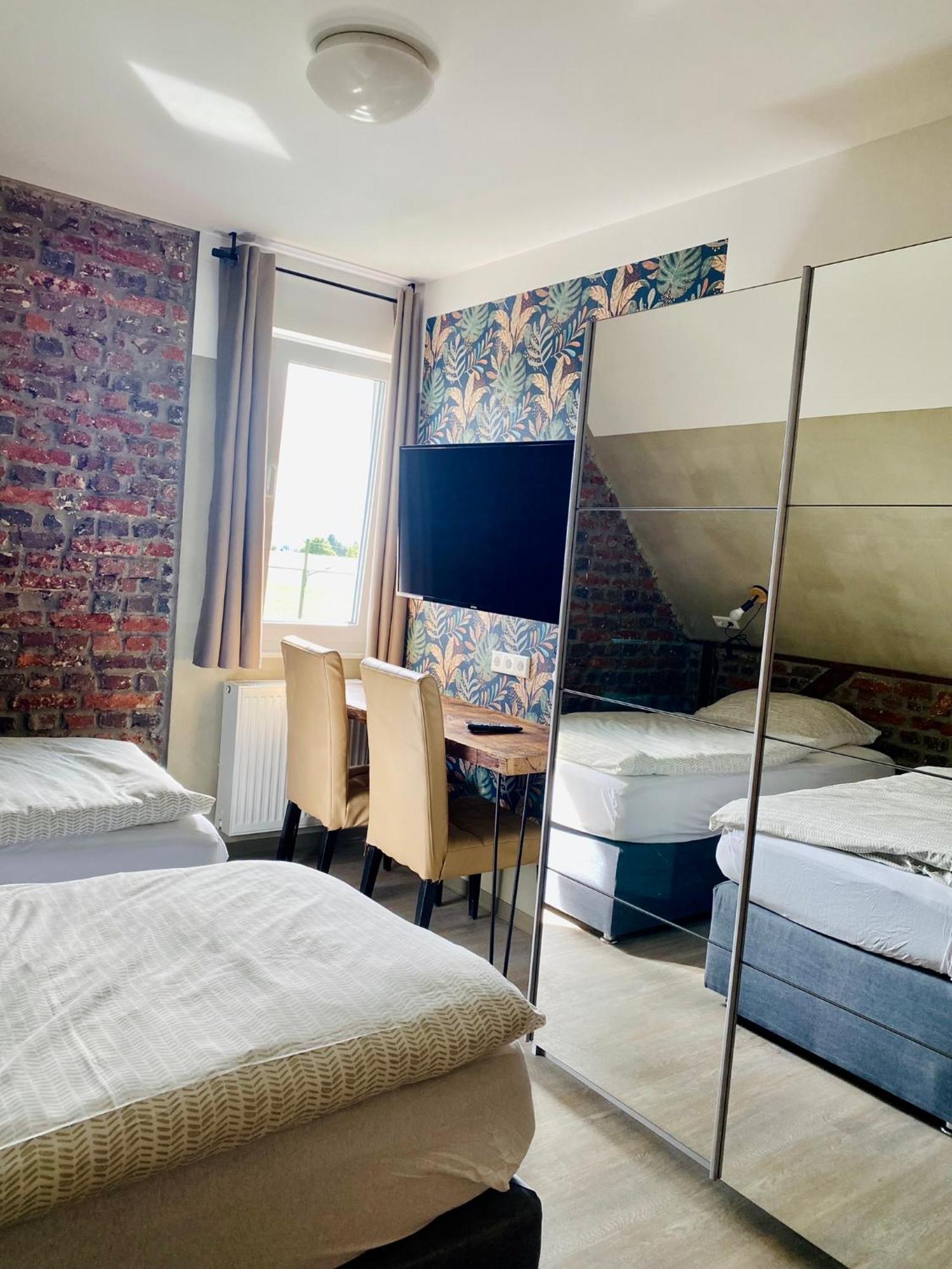 Phoenix Apartments - Monteurwohnung Mit Riesiger Parkflaeche Bielefeld Exteriör bild